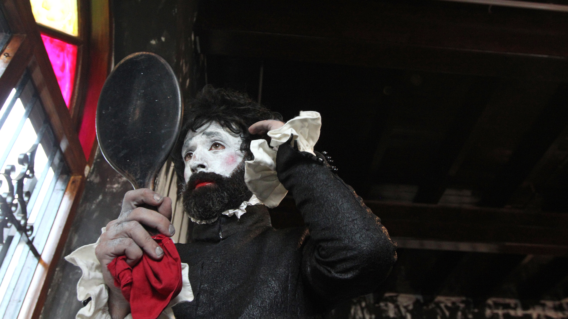 Nikhil Chopra during his performance Le Perle-Noire Le Marais at Kochi-Muziris Biennale, 2014| Nikhil Chopra| MET| STIR
