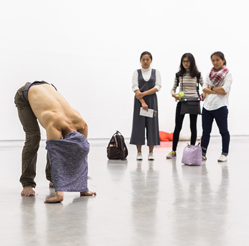 Re-interpreting Xavier Le Roy&rsquo;s performative art at Hamburger Bahnhof