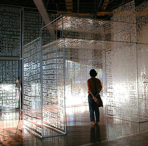 Gallery Art Motif exhibits luminous light, abstract sculptures made in paper 