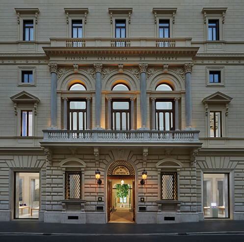 Foster + Partners turns home of artist Filippo Marignoli in Rome into Apple store