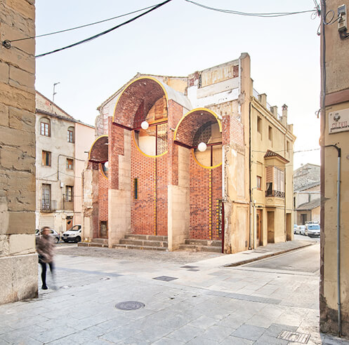 unparelld'arquitectes transforms an urban void into a street landmark in Olot, Spain