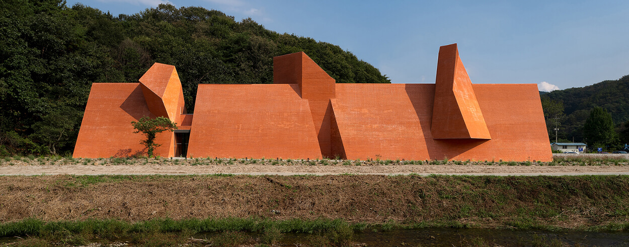 A monastic relic at the edge of time: Monologue café by SOSOKKI ANAC A monastic relic at the edge of time: Monologue café by SOSOKKI ANAC