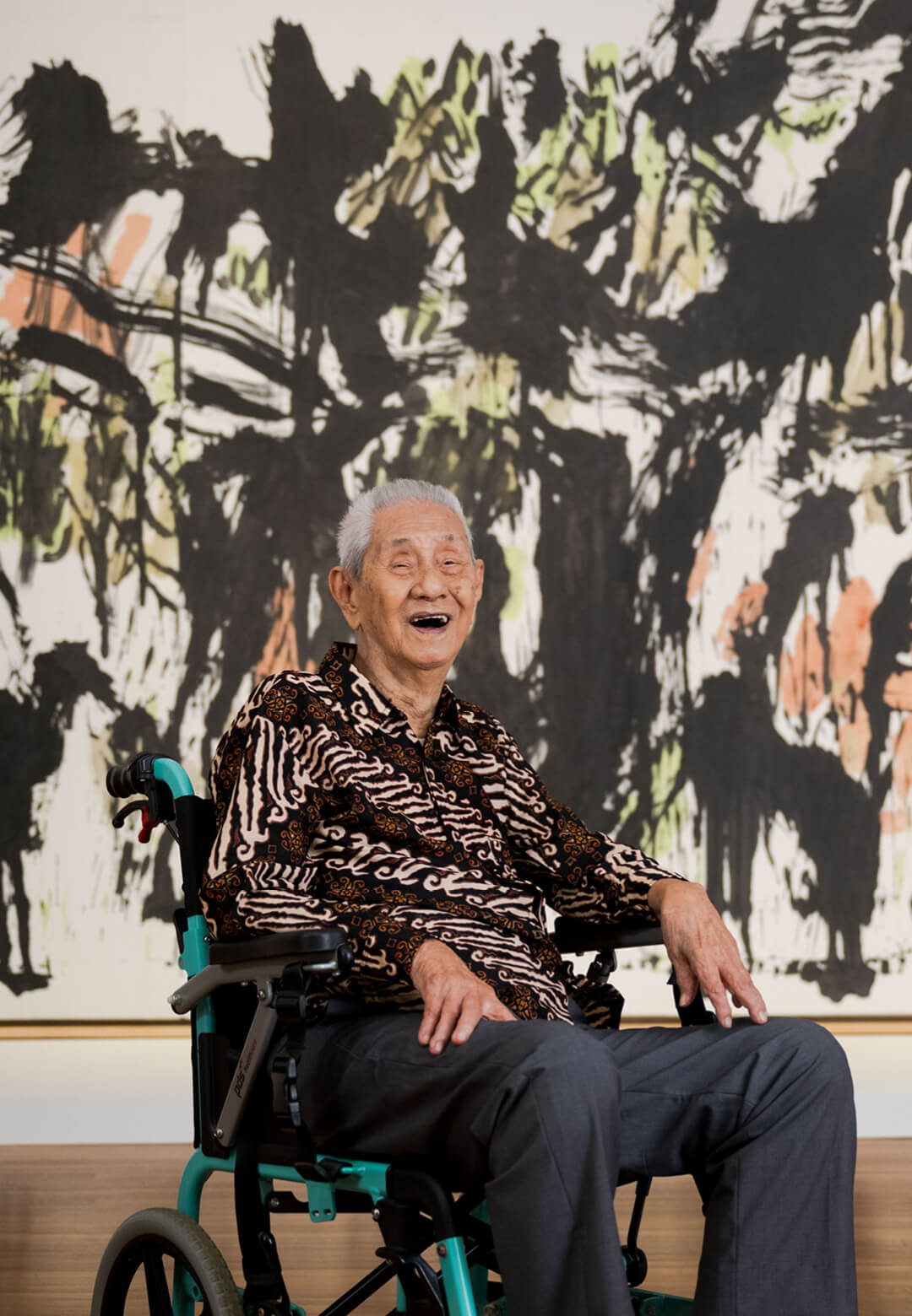 Artist Lim Tze Peng at ‘Becoming Lim Tze Peng’, National Gallery Singapore, 2024 |Becoming Lim Tze Peng | STIRworld