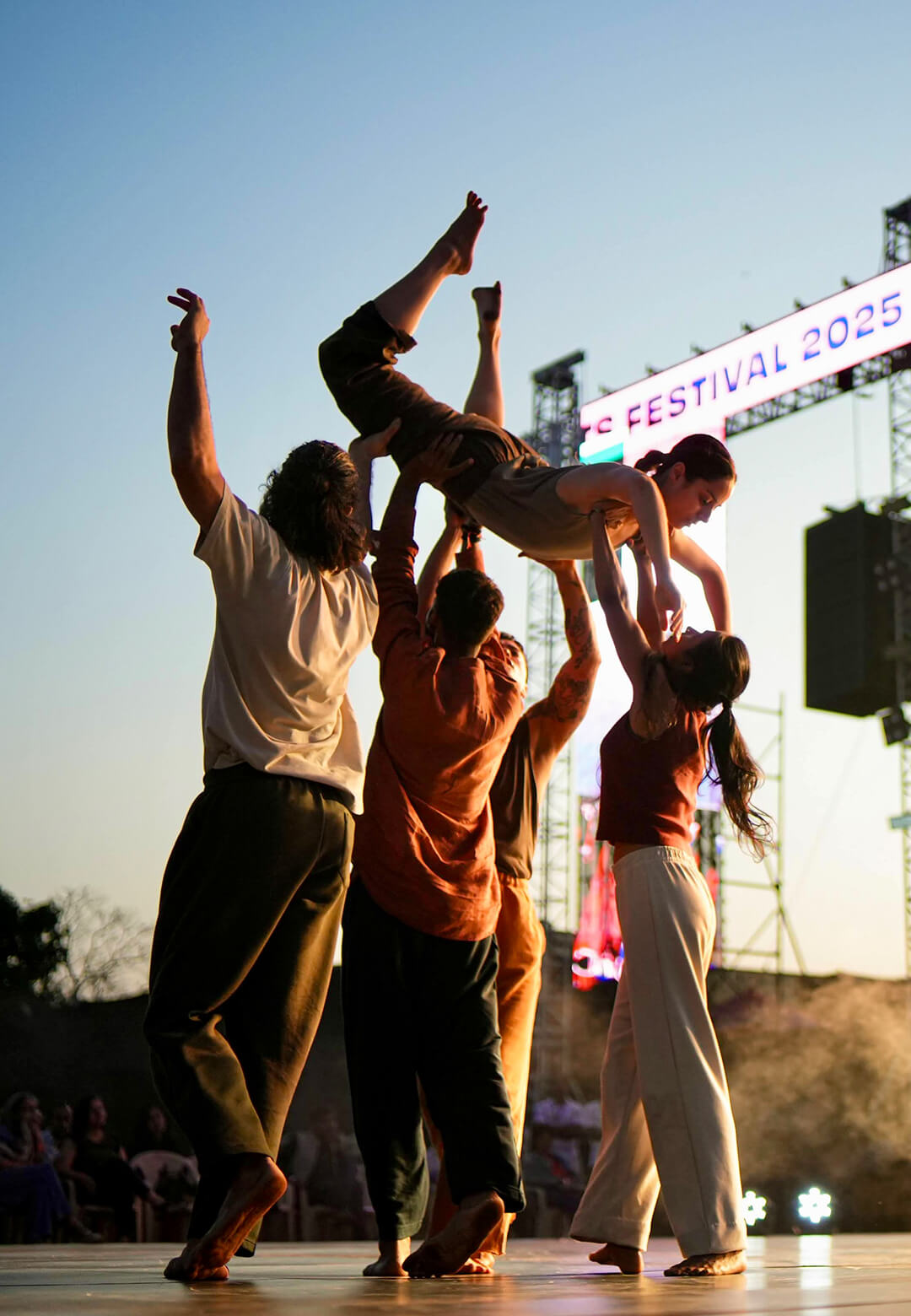 &lsquo;CRASH!&rsquo; performed at the Nagalli Hills Ground, Serendipity Arts Festival, 2025, supported by the Danish Cultural Institute | Serendipity Arts Festival | STIRworld
