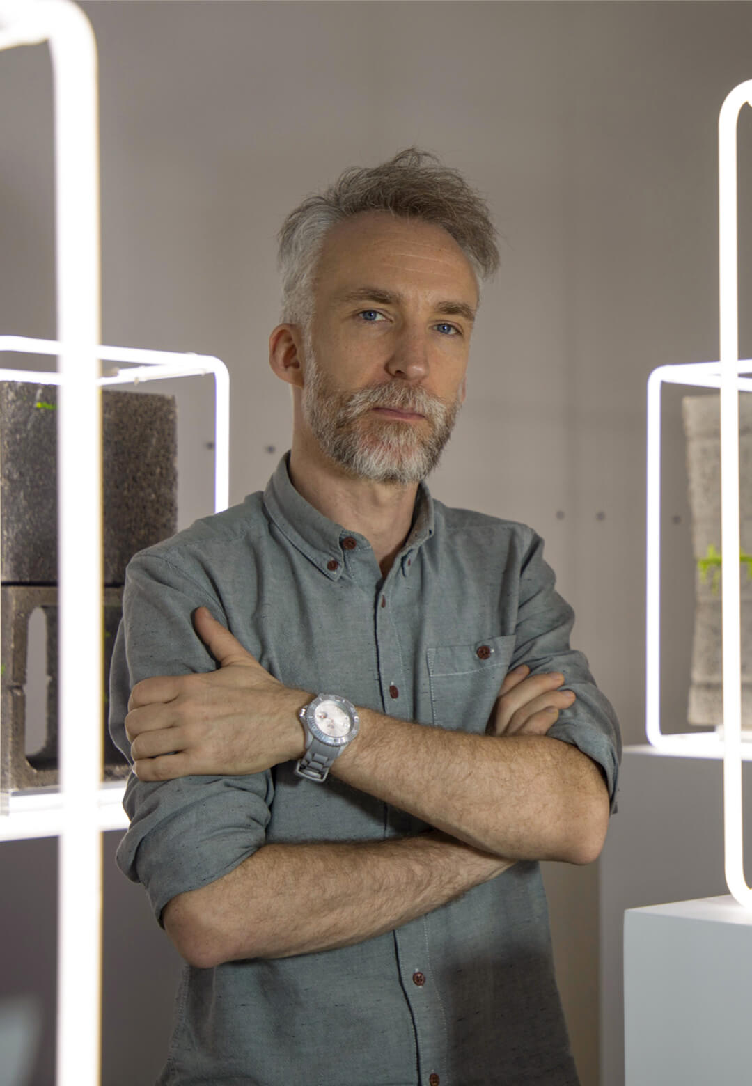 Portrait of Nathaniel Rackowe with his works | Asphaltos Phos | Varvara Roza Galleries | Nathaniel Rackowe | STIRworld