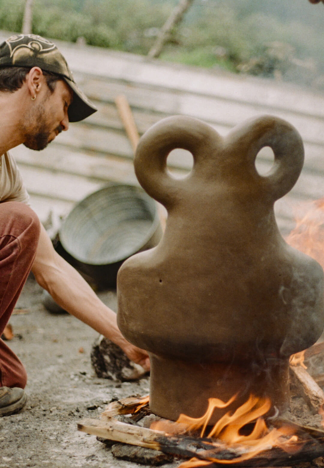 Pol Agust&iacute; working on one of his first clay chairs from &lsquo;Sistema Micho&rsquo; | Pol Agust&iacute; | STIRworld