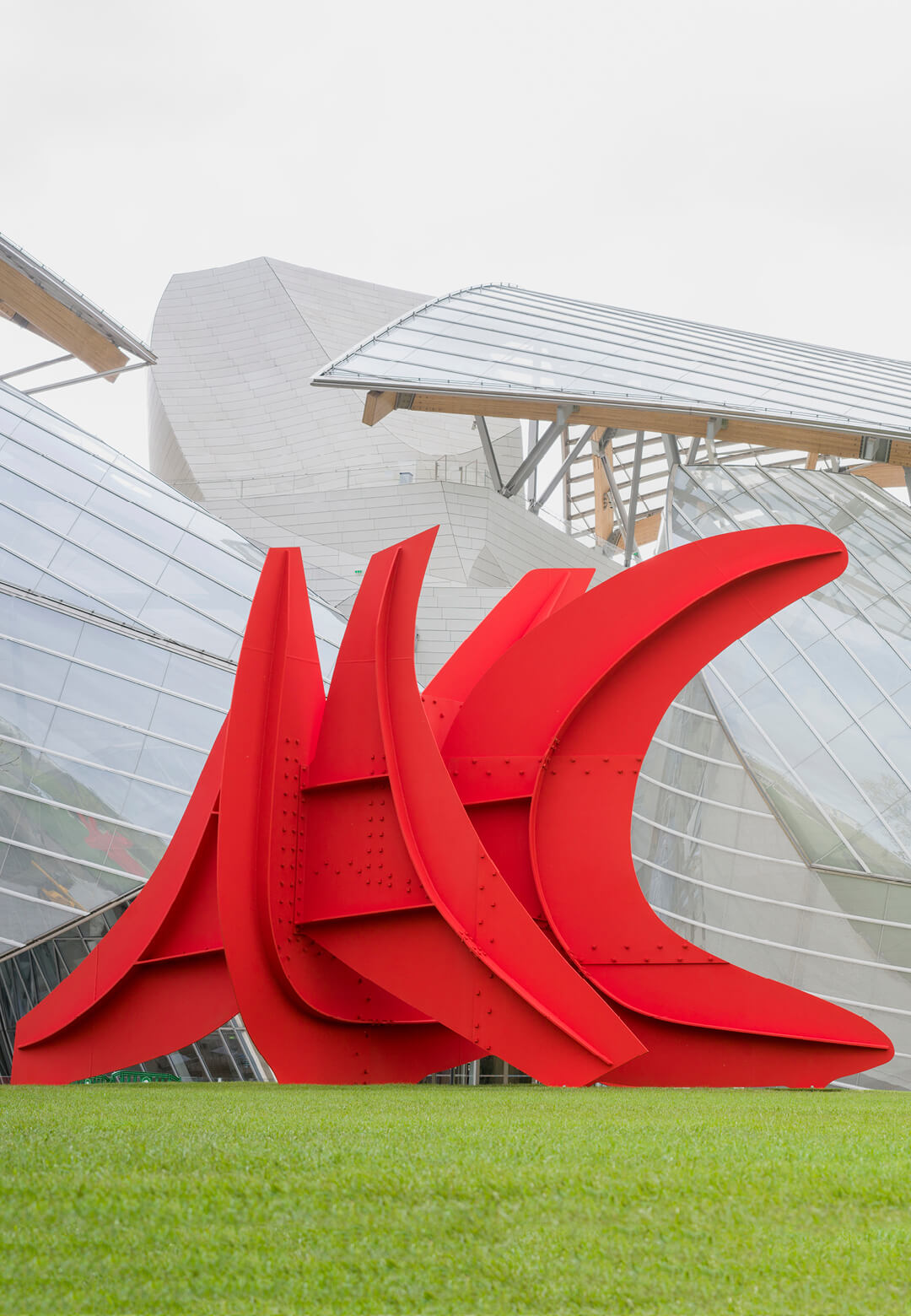 Installation &lsquo;Five Swords&rsquo;, 1976 and &lsquo;Black Flag&rsquo;, 1974, on view at &lsquo;Calder. R&ecirc;ver en &eacute;quilibre&rsquo;, Fondation Louis Vuitton, Paris, 2026|Alexander Calder|Fondation Louis Vuitton|STIRworld