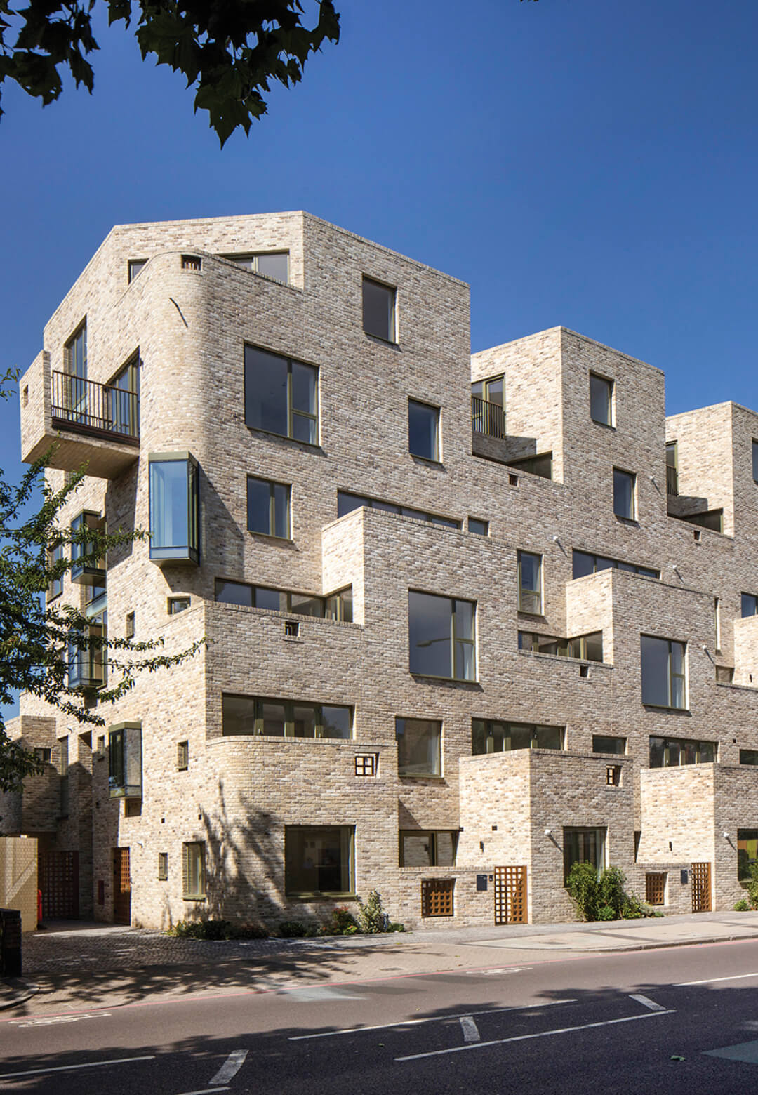 95 Peckham Road by Peter Barber Architects is a re-interpretation of the tenement style mansion block | 95 Peckham Road | Peter Barber Architects | STIRworld