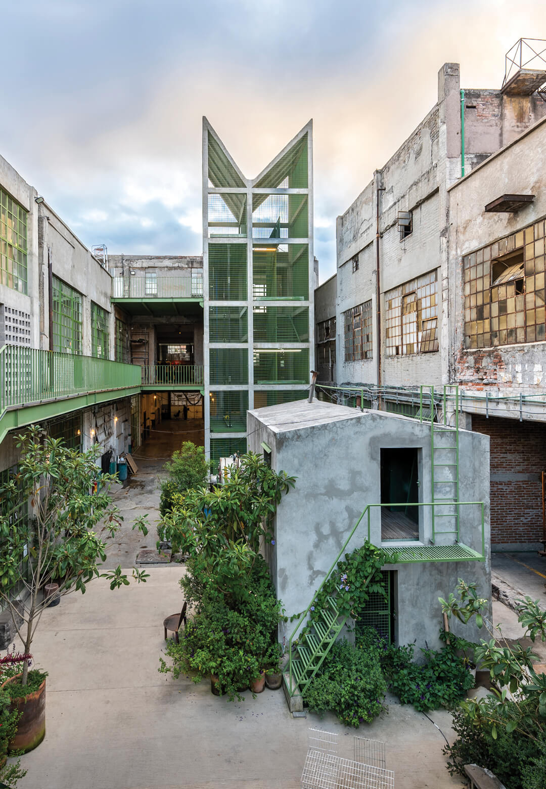 La Laguna, a cultural space in the heart of Mexico City creates facilities for independent creative businesses in a dilapidated factory complex | Laguna | PRODUCTORA | Mexico City | STIRworld