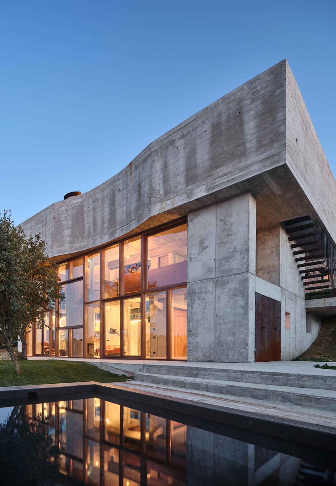 The design for Casa Roble by Muka Arquitectura responds to its natural context | Casa Roble | Muka Arquitectura | STIRworld