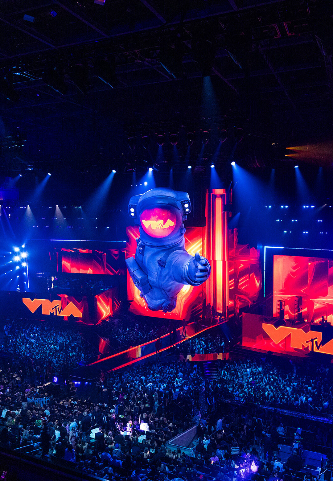 The 2024 MTV VMAs took place in UBS Arena in New York City, which has a capacity of hosting up to 19,000 people during a concert | MTV VMAs 2024 | Matt Steinbrenner | STIRworld