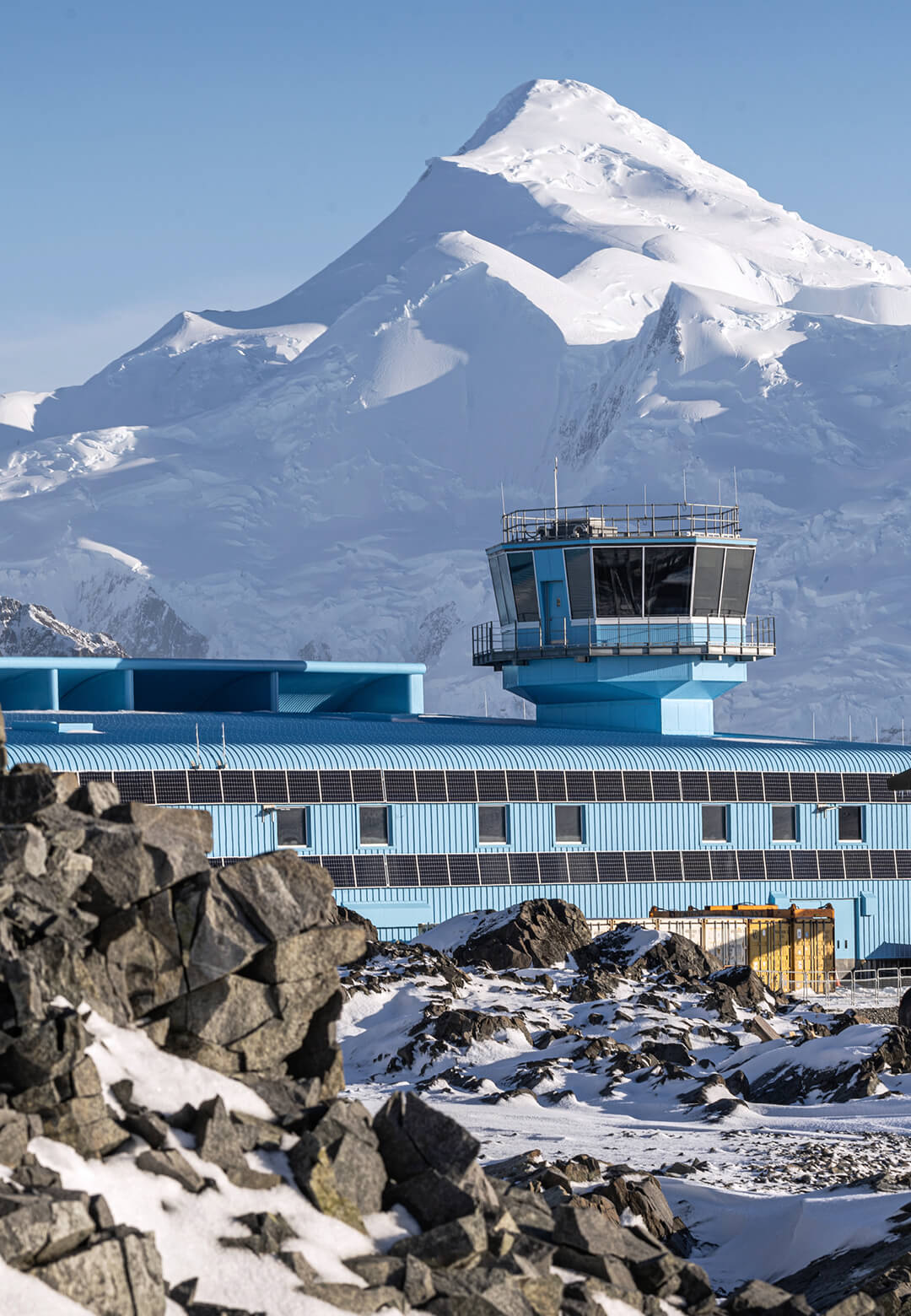 Designed by British architecture practice Hugh Broughton Architects (HBA), the Discovery Building at the Rothera Research Station is a centre for international research and collaboration | Discovery B