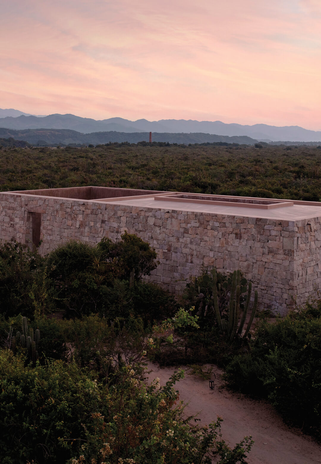 Sitting within a wild context off the Oaxacan coast, Meridiano art gallery’s design is a minimal, brutalist form | Meridiano Art Gallery| Tatsuro Miki | Mexico | STIRworld