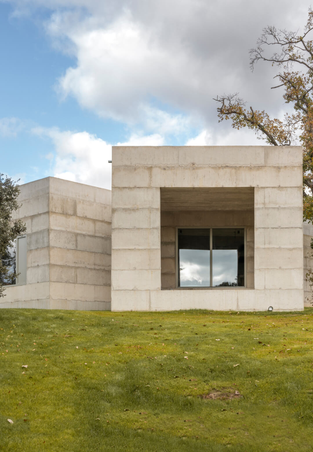 Designed by Bojaus Arquitectura, House X features cuboidal forms made of exposed concrete walls | House X | Bojaus Arquitectura | STIRworld