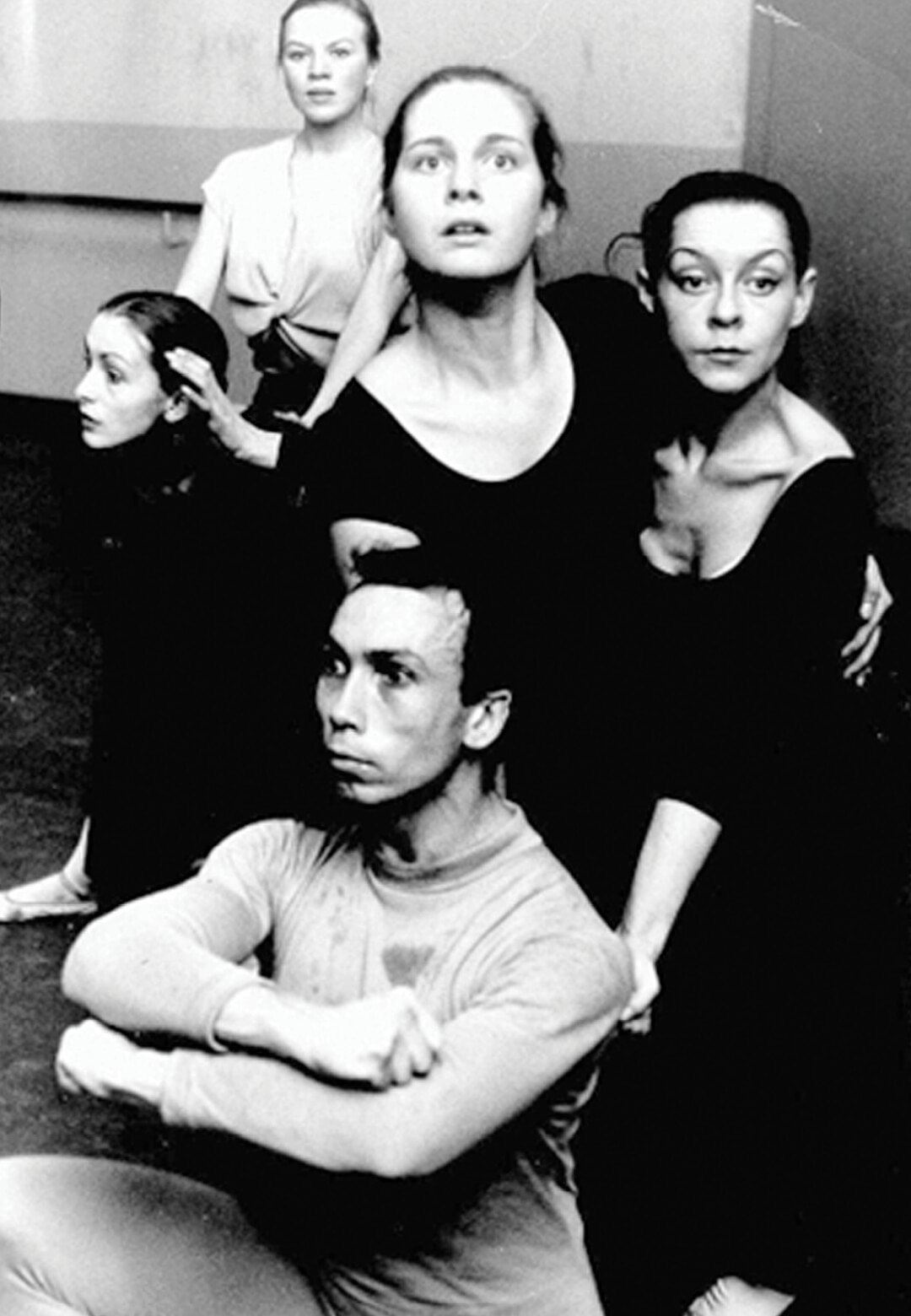 Rehearsal of ‘The Green Table’, 1932, Olga de Soto | Reconstrucción de una danza macabra | STIRworld