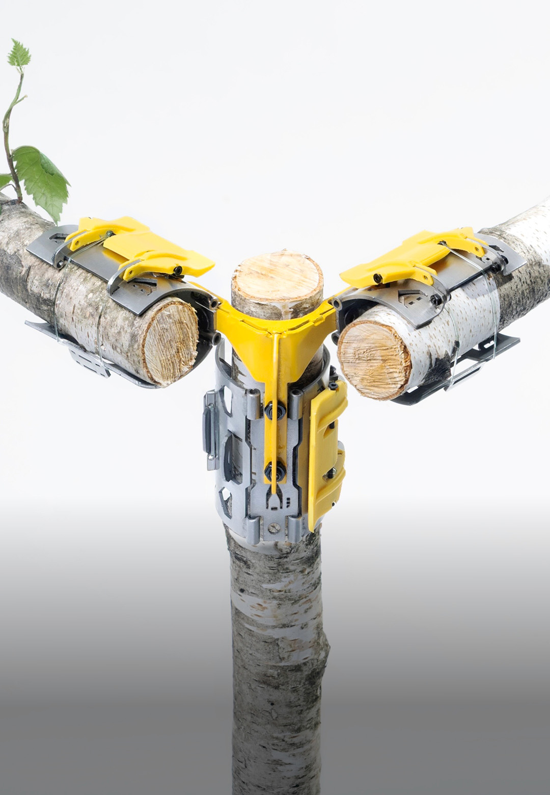 &lsquo;Omnibite&rsquo; by Eugenio Costa and Nicol&ograve; Tallone is a modular joint system that can assemble natural tree branches into furniture and tools | Omnibite | Eugenio Costa and Nicol&ograve; Tallone | STIRworld