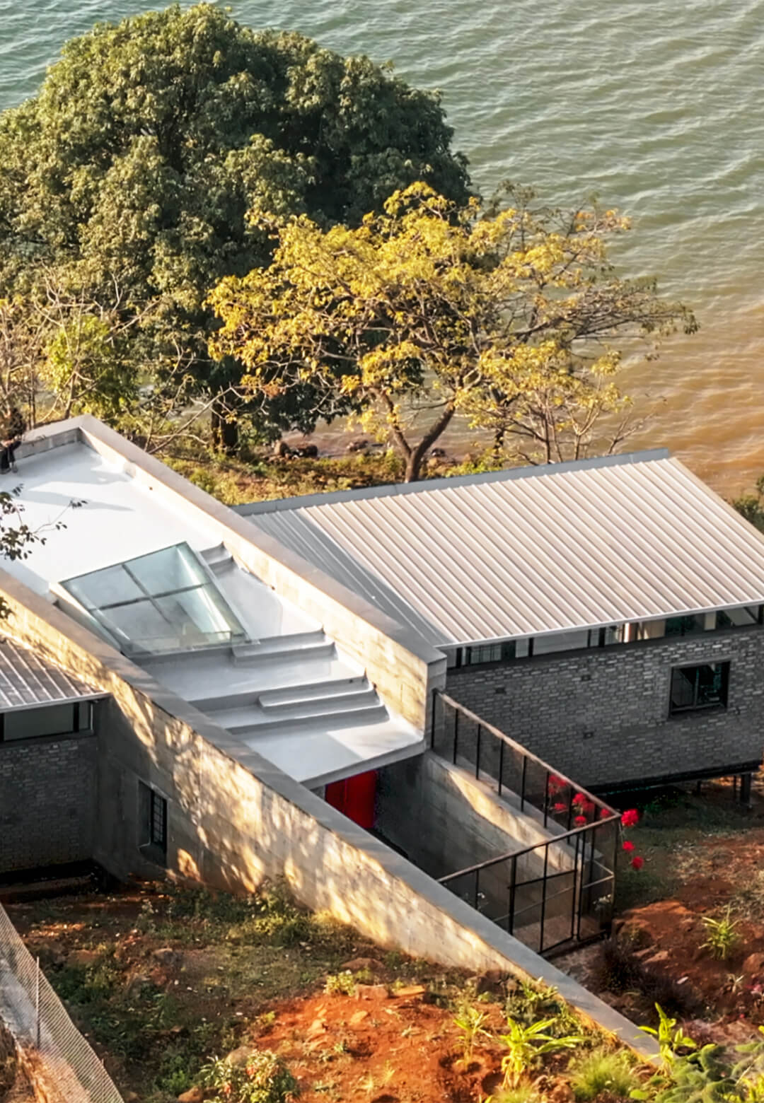 The Oblique House offers spanning views of the proximal water body | Oblique House | Red Brick Studio | STIRworld