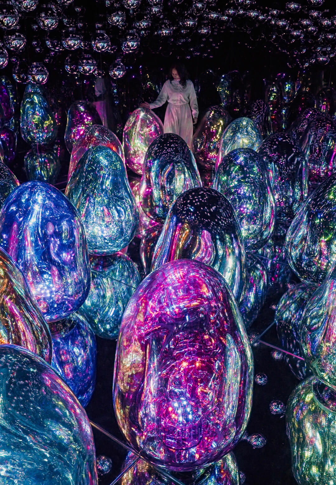 Installation view of &lsquo;Resonating Microcosms &ndash; Solidified Light&rsquo;, 2022 &ndash; Present, teamLab, on view at NMACC, 2026 | Second Nature | NMACC | teamLab | STIRworld
