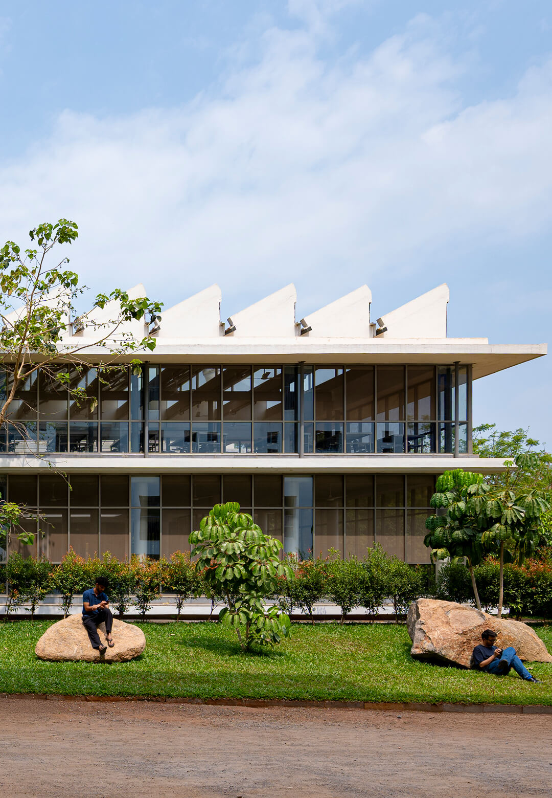 The student dining hall at SR University, Warangal, is designed with open layouts and elements for visual and thermal comfort regulation to foster communal interactions | Student Dining Block at SR Un