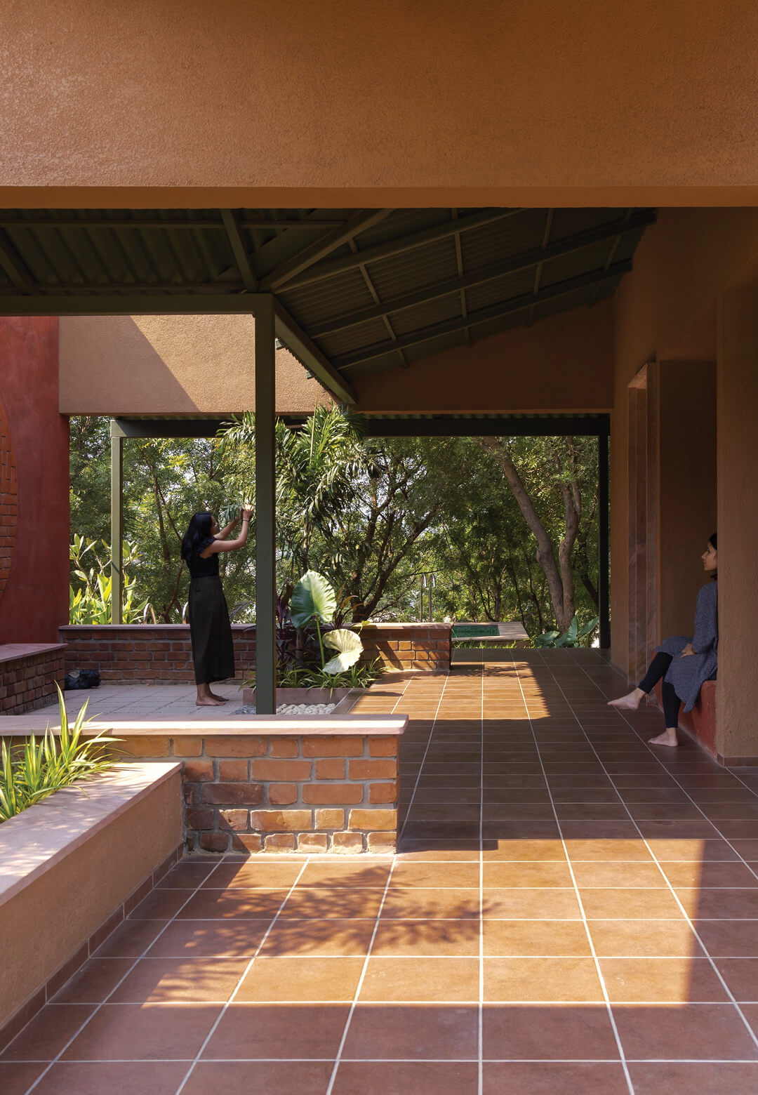 The entrance to the residence leads directly to the centrally located courtyard | Courtyard House by the Water | Studio DesignSeed | STIRworld