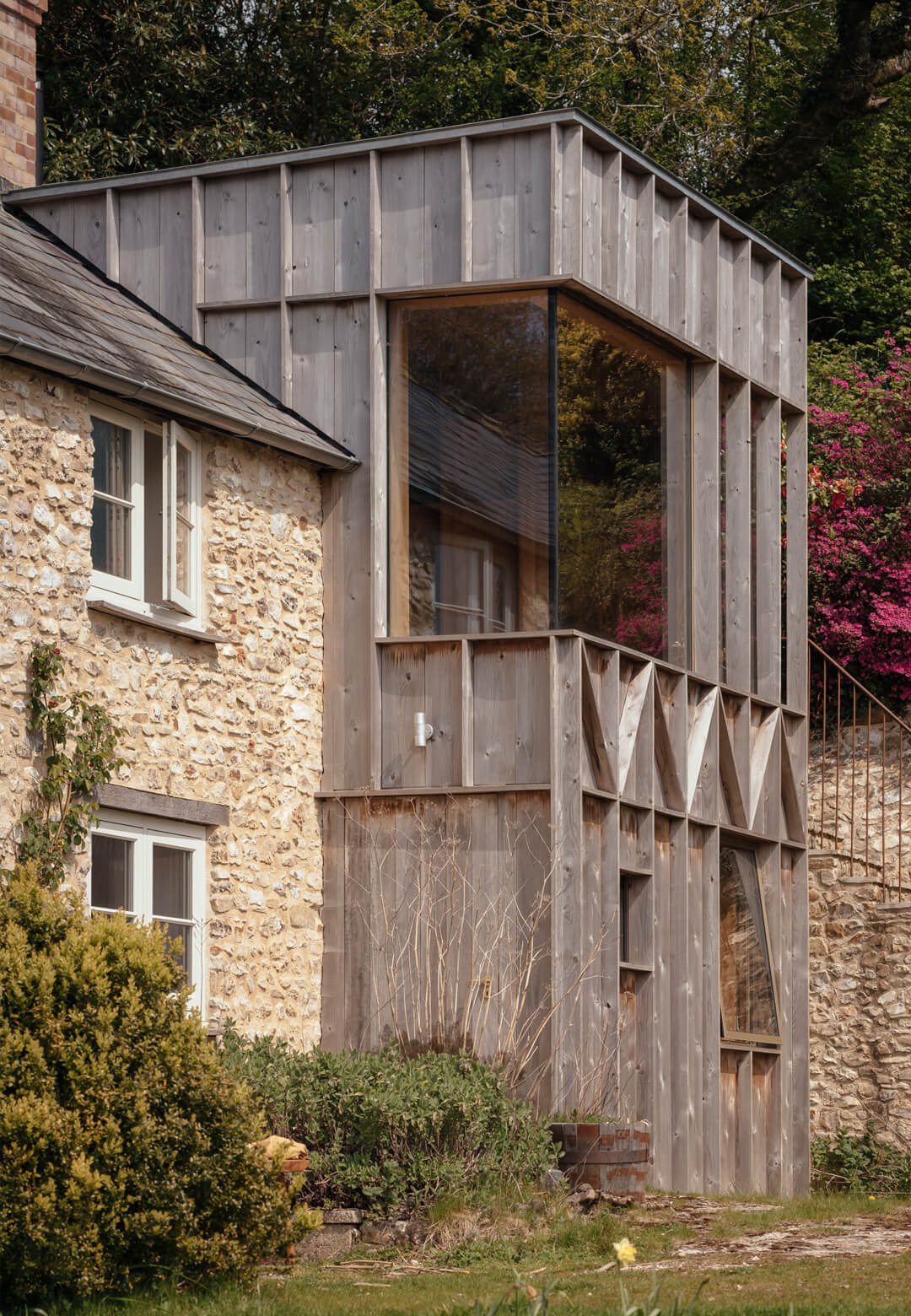 Made of Sand is an extension to a traditional cottage in the Devonshire countryside, designed by London-based Studio Weave | Made of Sand | Studio Weave | United Kingdom| STIRworld