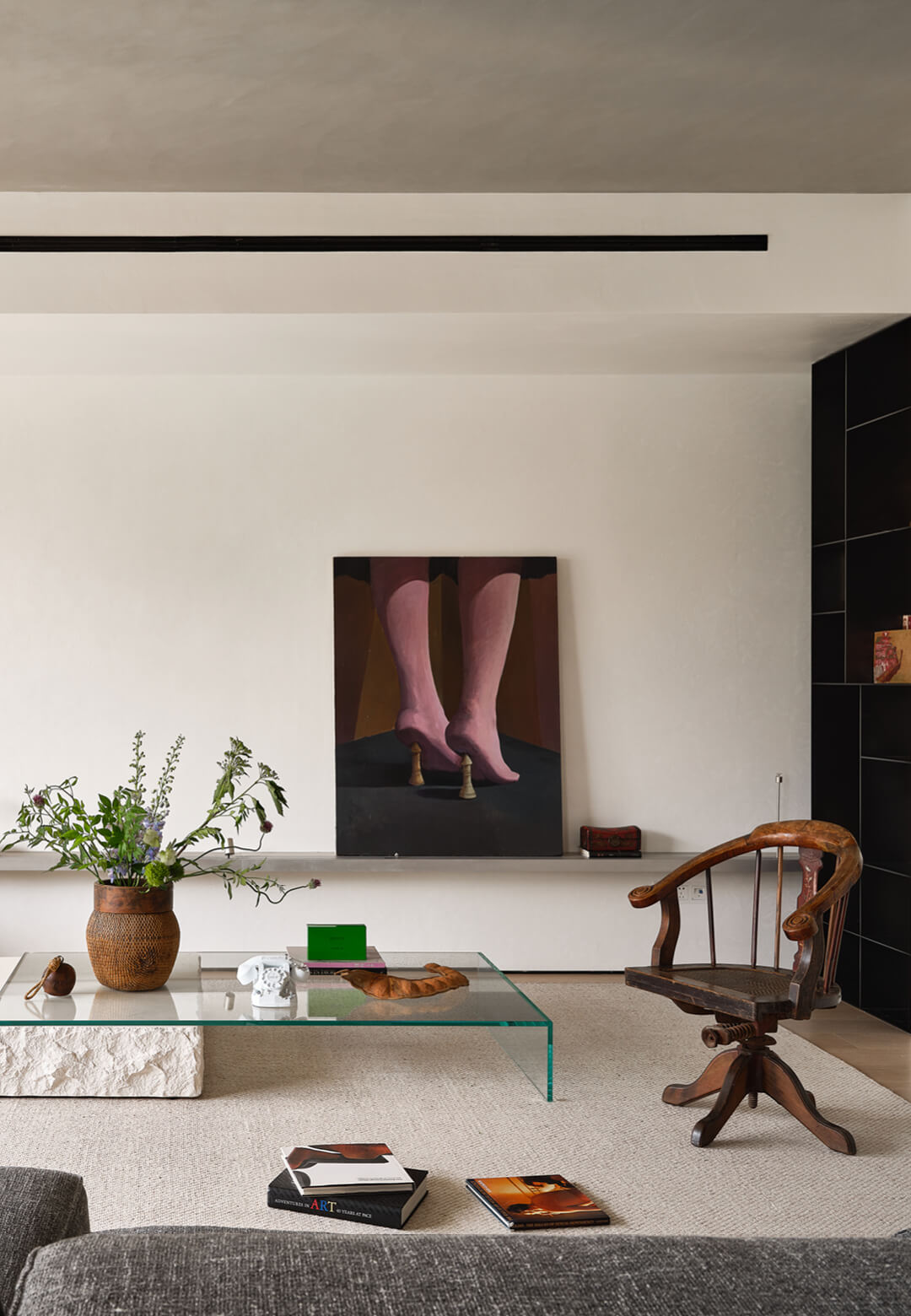 Art, light and architecture shape a dynamic living environment in the Puro Apartment by STUDIO8 Architects| Puro Apartment| Studio8 Architects| STIRworld