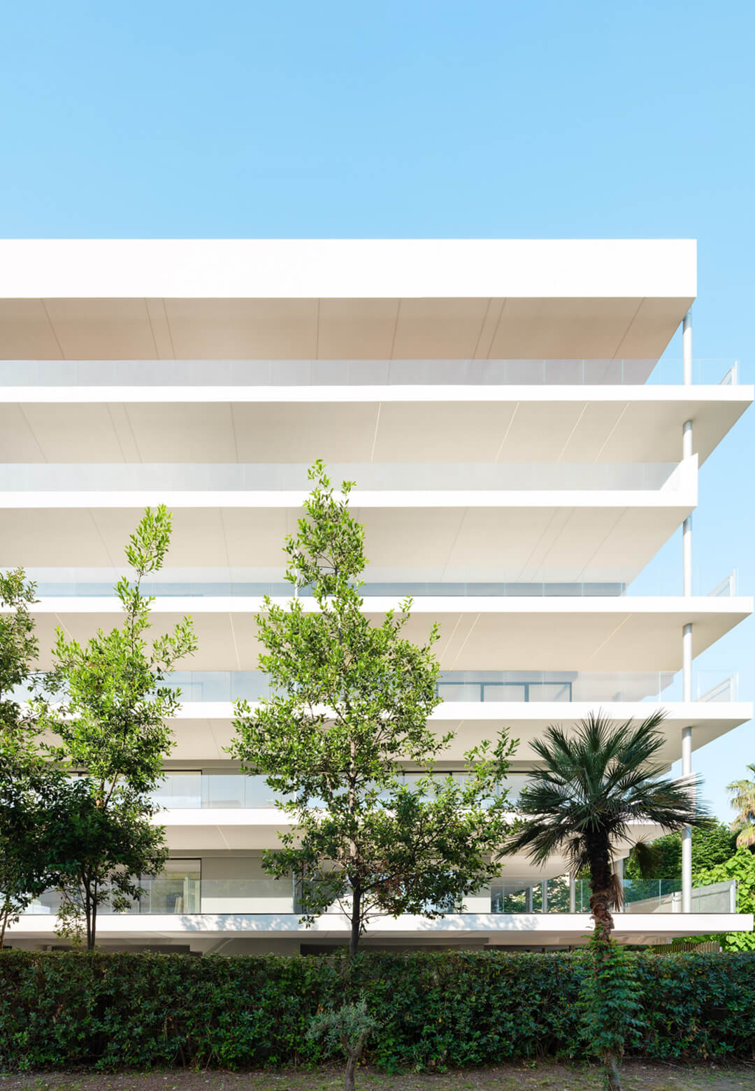 Designed by Giovanni Vaccarini Architetti, the De Amicis 154 residential building employs multi-directional terraces for privacy and comfort | De Amicis 154 | Giovanni Vaccarini Architetti | STIRworld