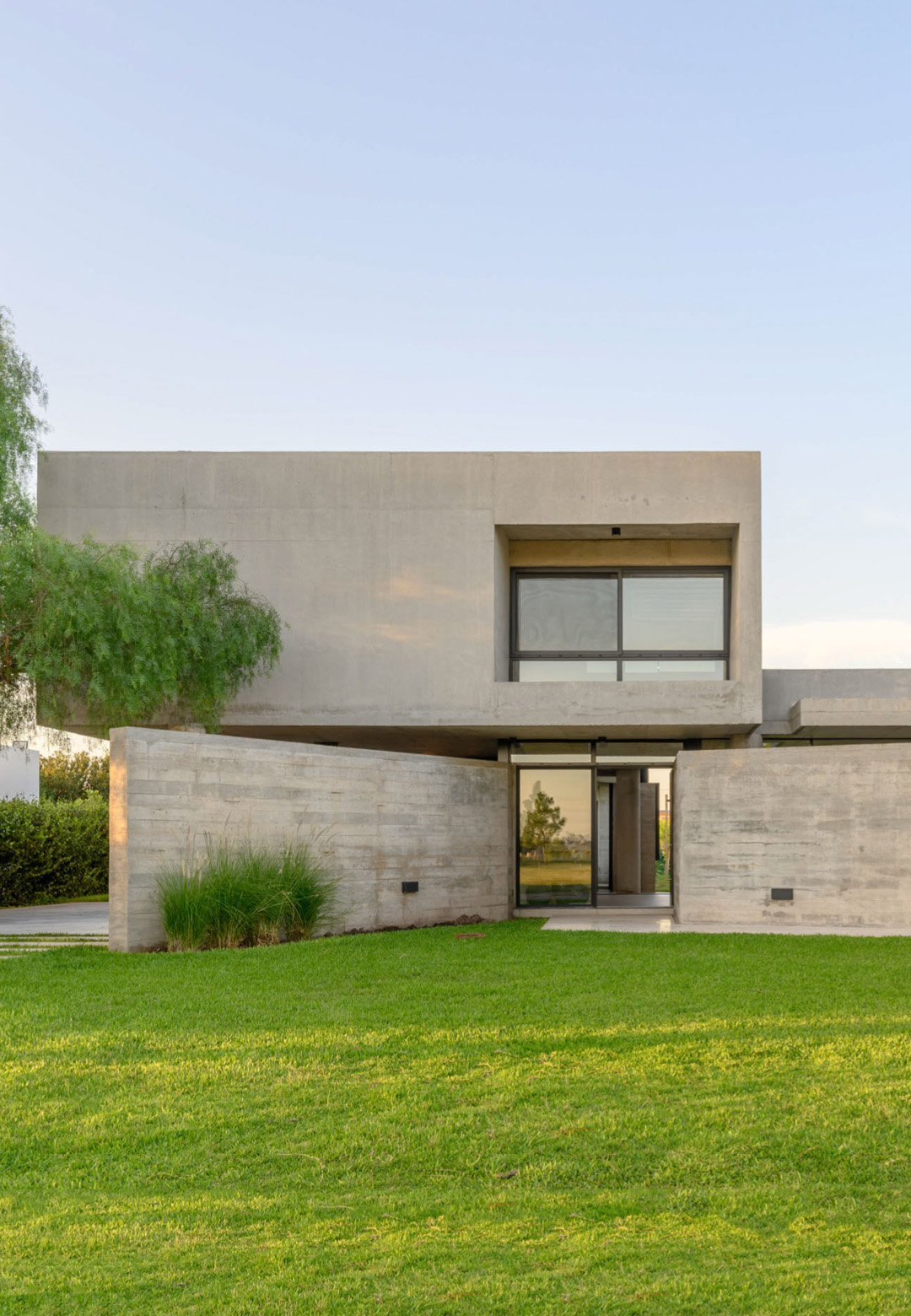 Designed by Córdoba-based architecture practice nnarquitectos, the nnCLP House is located in the La Cascada Country Golf estate, outside the city of Córdoba | nnCLP House | nnarquitectos | STIRworld