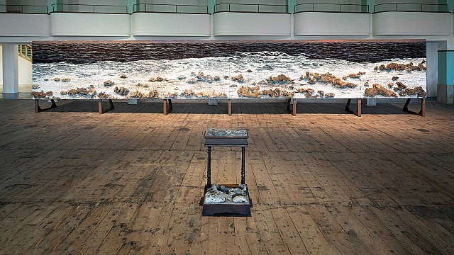 Yoan Capote reflects on modern alienation with Ruido Blanco at Galleria Continua
