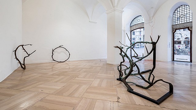 Alicja Kwade explores transformation and time with Vestigia at Galleria Continua