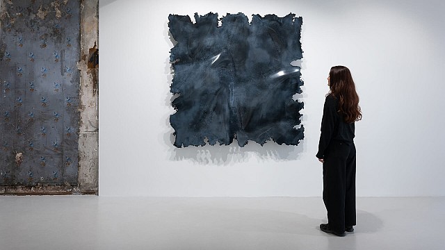 Arcangelo Sassolino navigates fragility and transformation with Aux abords du s&eacute;isme