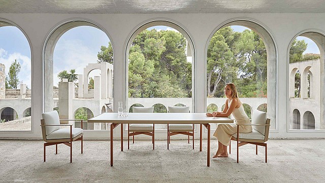 Onde Dining Table
