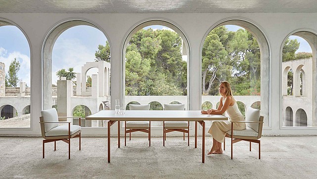 Onde Dining Table