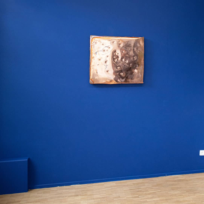 Marius Ritiu transforms his gallery into an interactive golf court