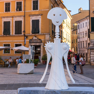 White Carrara 2024 proclaims &lsquo;Design is Back&rsquo; with old and new marble works