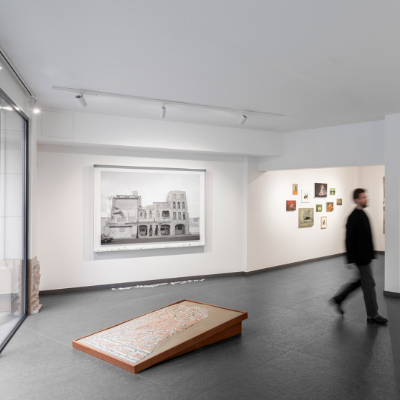 Fragments de ville at Galleria Continua is a cartography of the contemporary city
