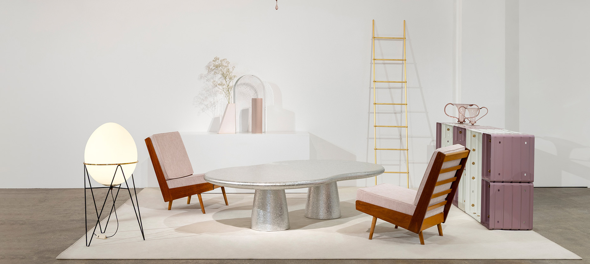 Living in Color at Galerie kreo unfolds as a sequence of chromatic environments