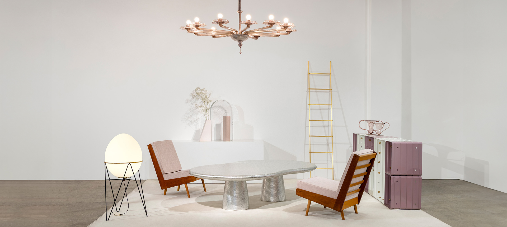 Living in Color at Galerie kreo unfolds as a sequence of chromatic environments