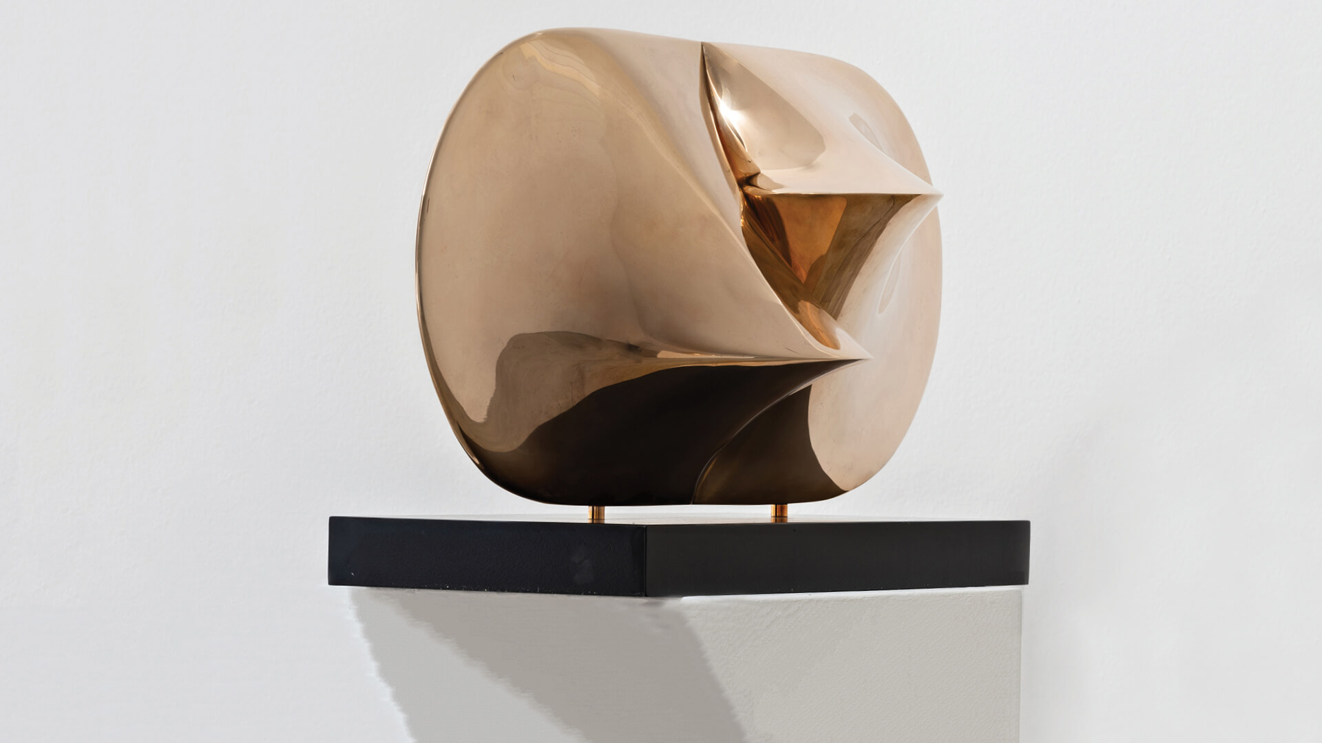 &lsquo;Small Gems&rsquo; features Agostino Bonalumi&rsquo;s hitherto unseen paintings and sculptures