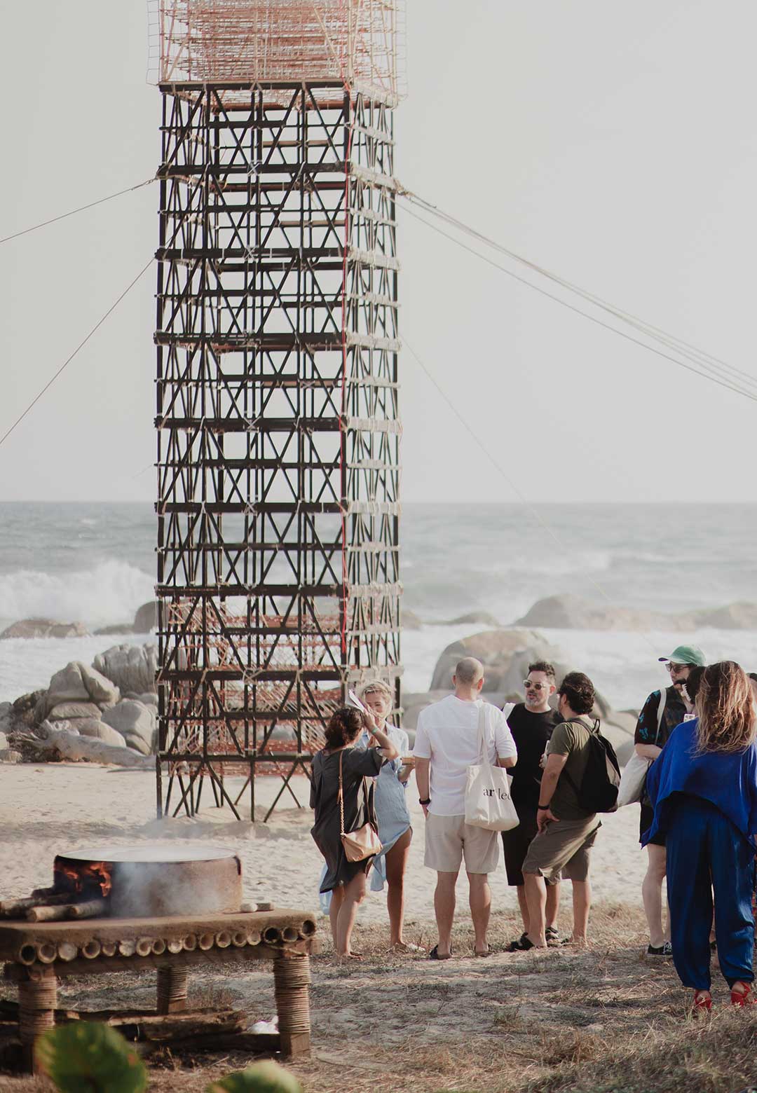 S-AR&rsquo;s Pyrotechnic tower illuminates Casa Naila during Mexico Design Fair 2022