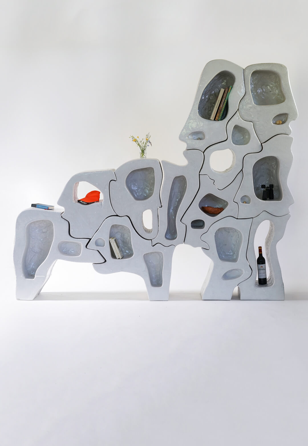 Freia Achenbach's &lsquo;Spectator&rsquo; mirrors animal and human mannerisms