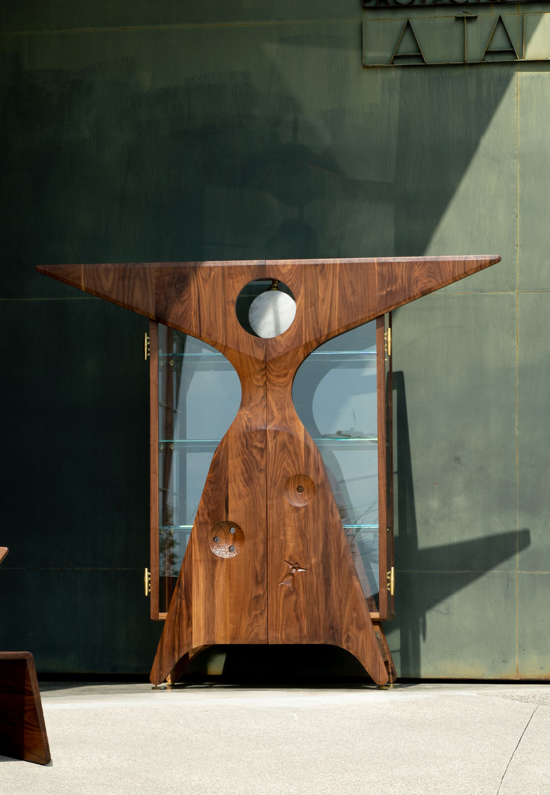 Design, dance, and sculpture dictate Simon Hamui and Edgar Orlaineta&rsquo;s furniture