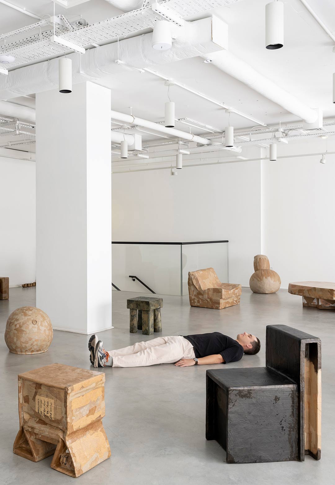 Gallery FUMI exhibits &lsquo;BOX,&rsquo; a flourishing line of carboard furniture by Max Lamb