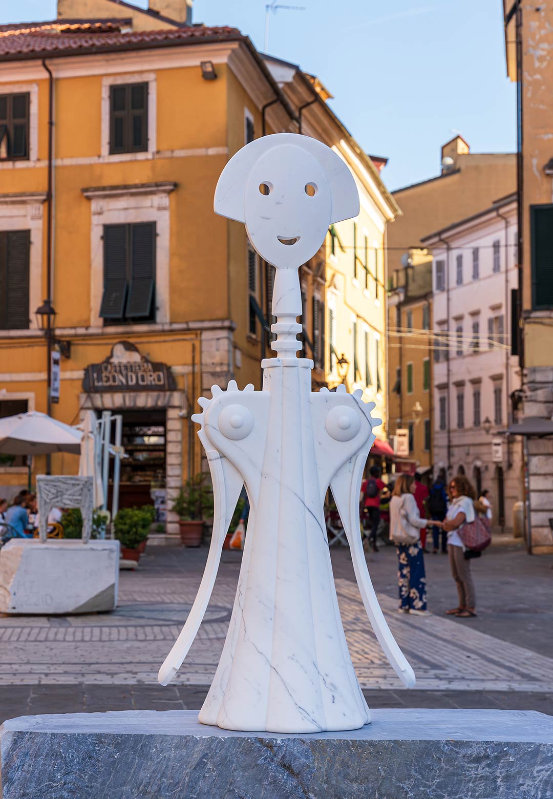 White Carrara 2024 proclaims &lsquo;Design is Back&rsquo; with old and new marble works
