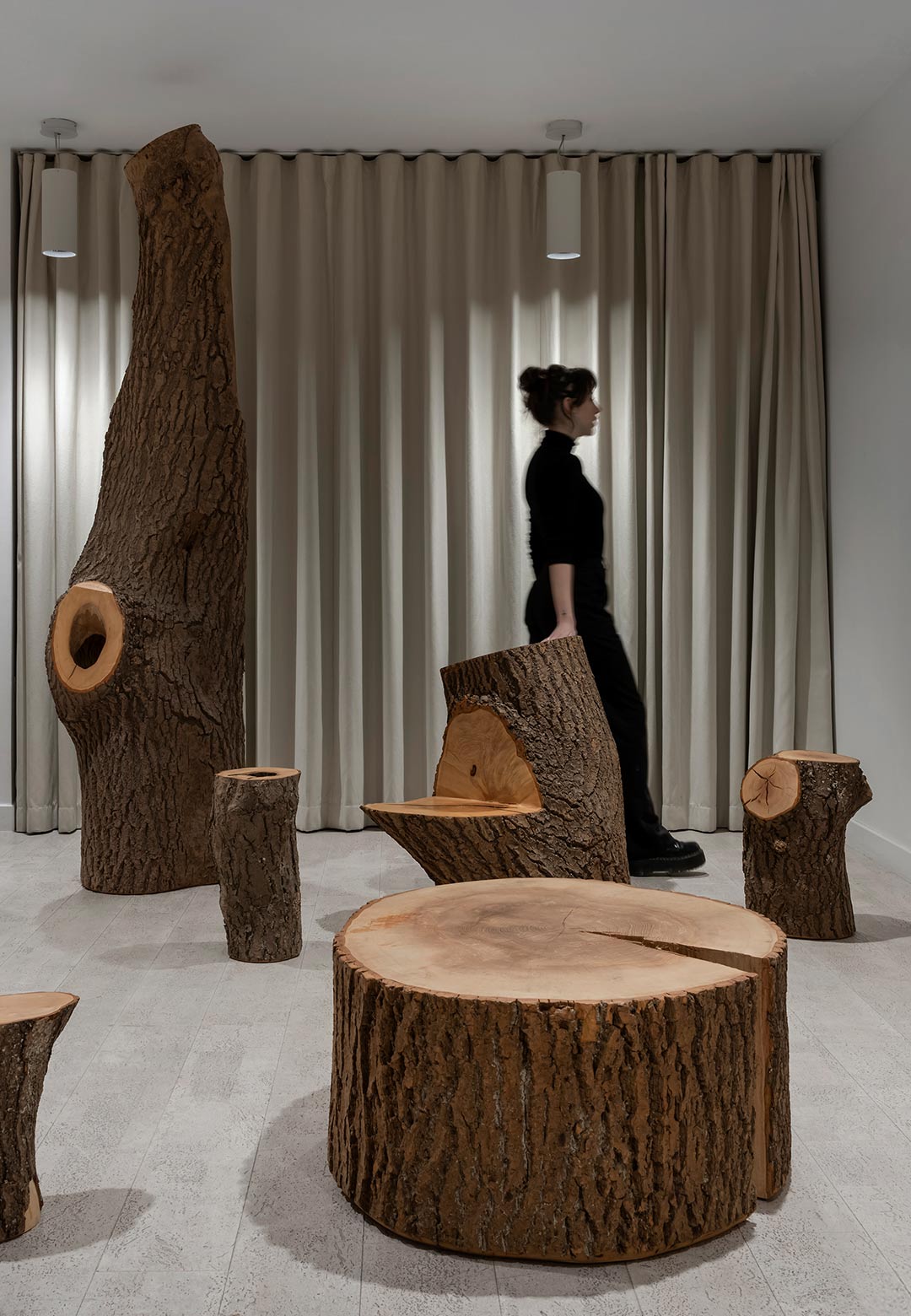A decade after its debut, Max Lamb revisits 'My Grandfather&rsquo;s Tree' at Gallery FUMI
