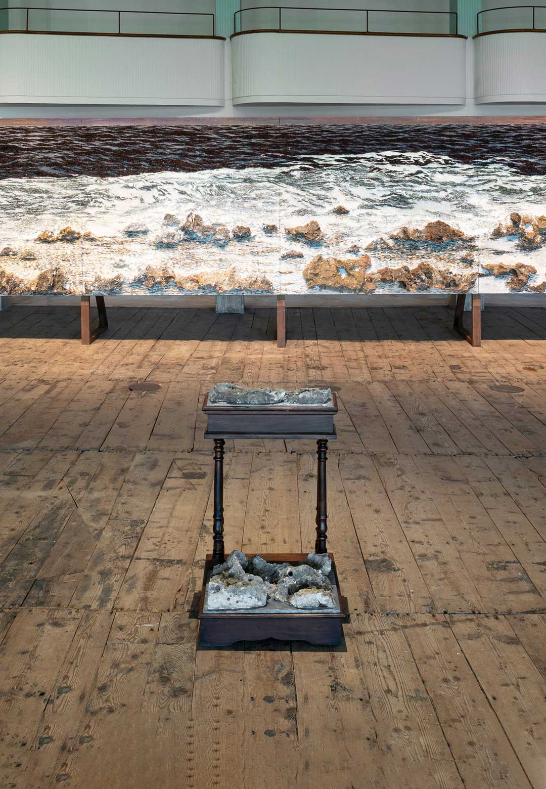 Yoan Capote reflects on modern alienation with Ruido Blanco at Galleria Continua