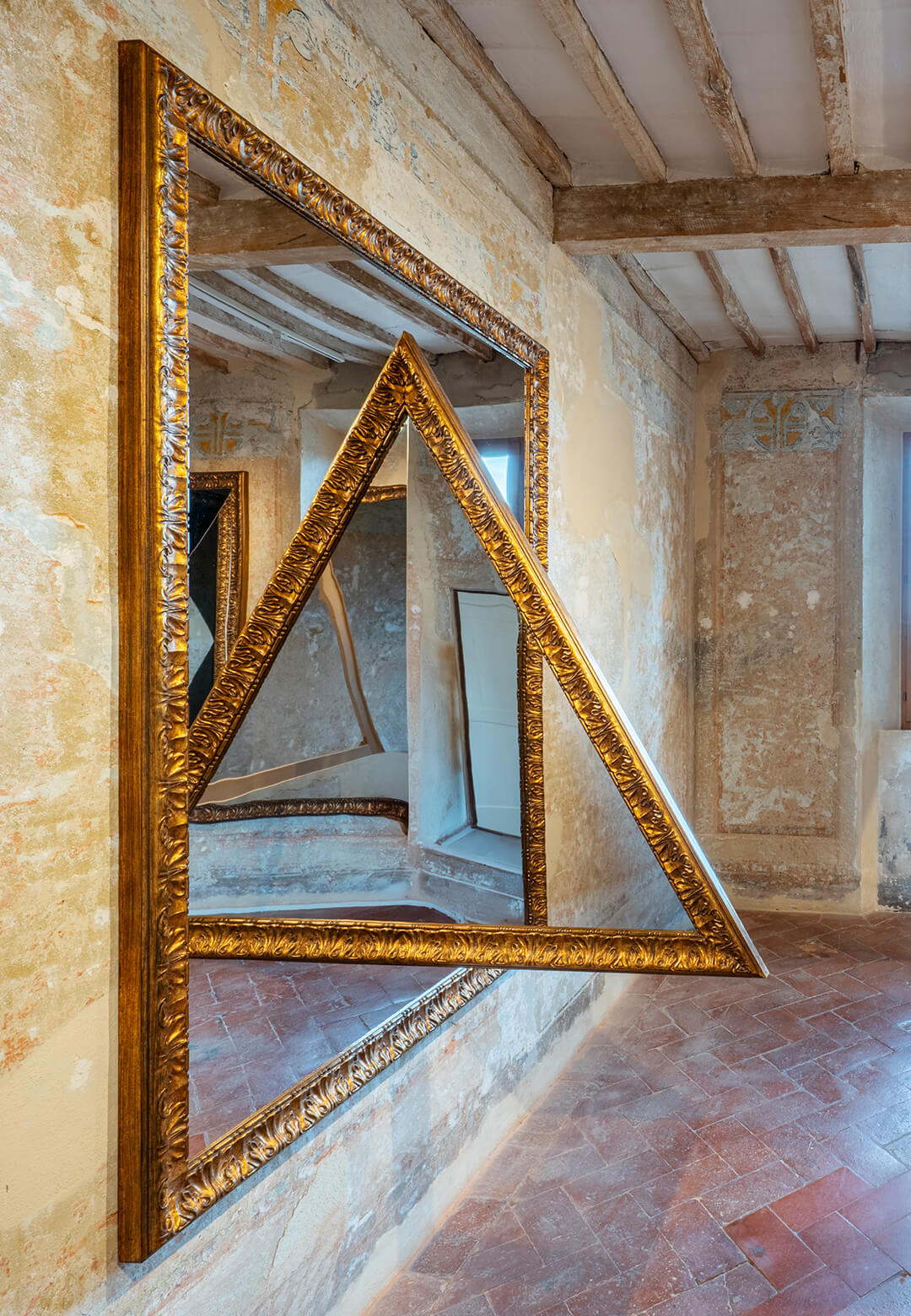 La Soglia by Michelangelo Pistoletto dwells on reflection and perception at Continua