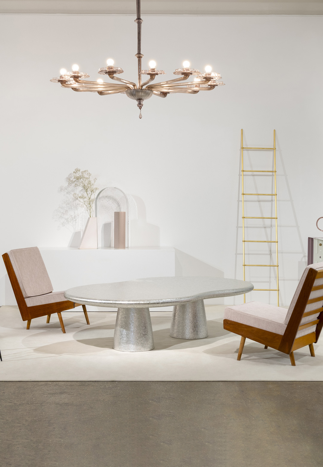 Living in Color at Galerie kreo unfolds as a sequence of chromatic environments