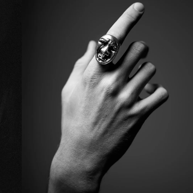 Brigitte Engel turns the ephemeral into wearable sculptures at Il&middot;lacions Gallery